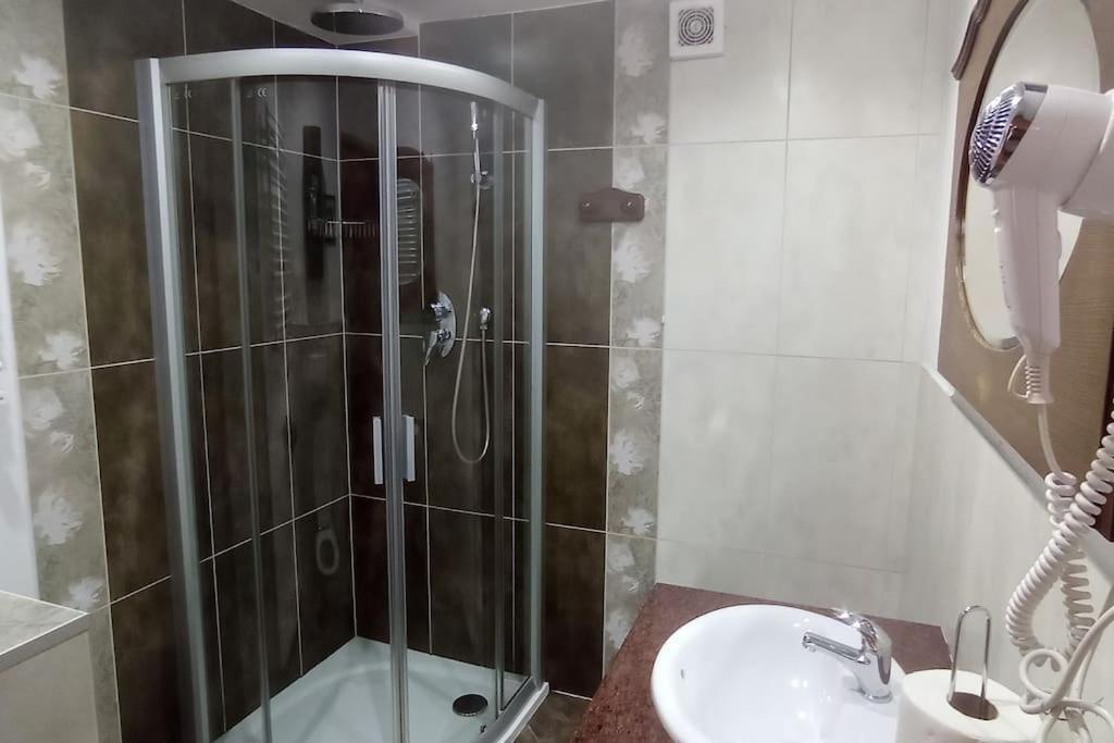 Spacious In District. Apartment Wroclaw